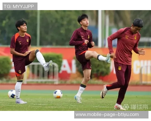 今日趣图：王钰栋头发被遮住后竟然神似姆巴佩引发网友热议